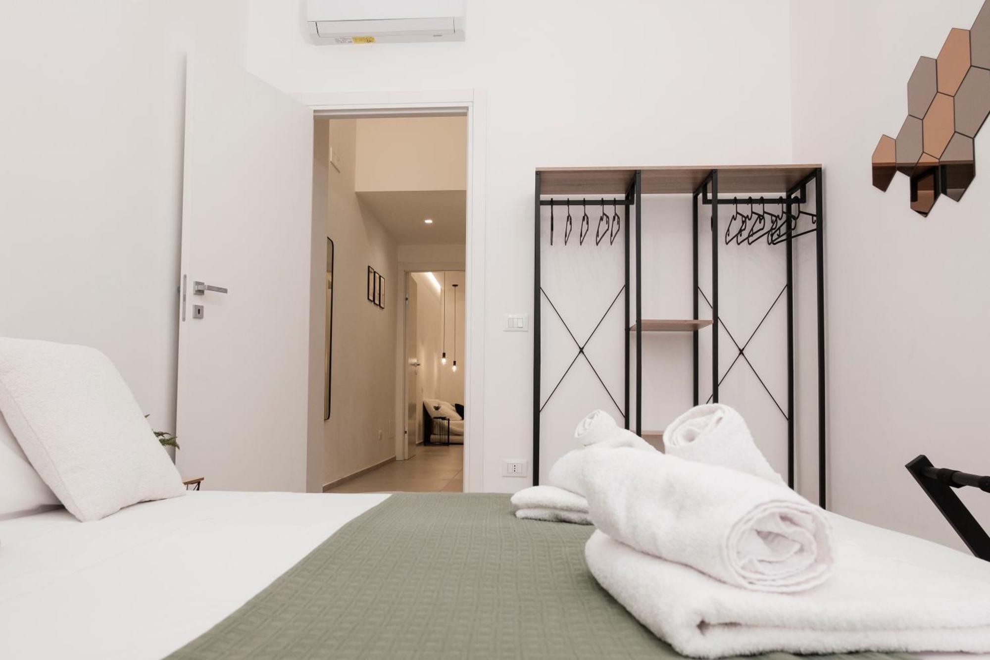 Pepoli Deluxe - Exclusive Apartment - Free Parking Trapani Luaran gambar