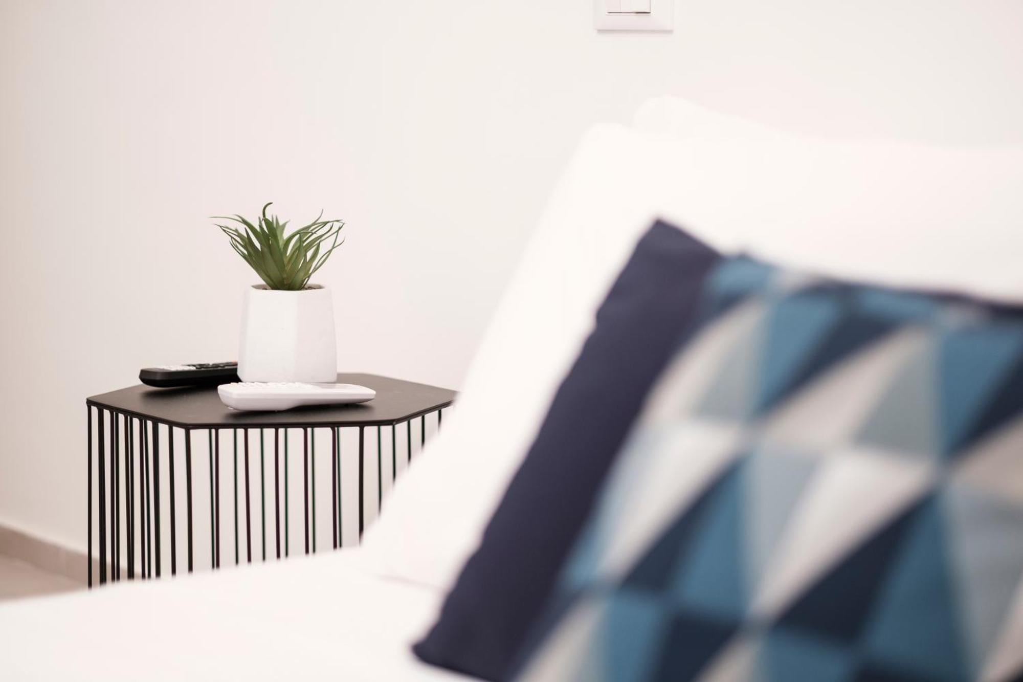 Pepoli Deluxe - Exclusive Apartment - Free Parking Trapani Luaran gambar