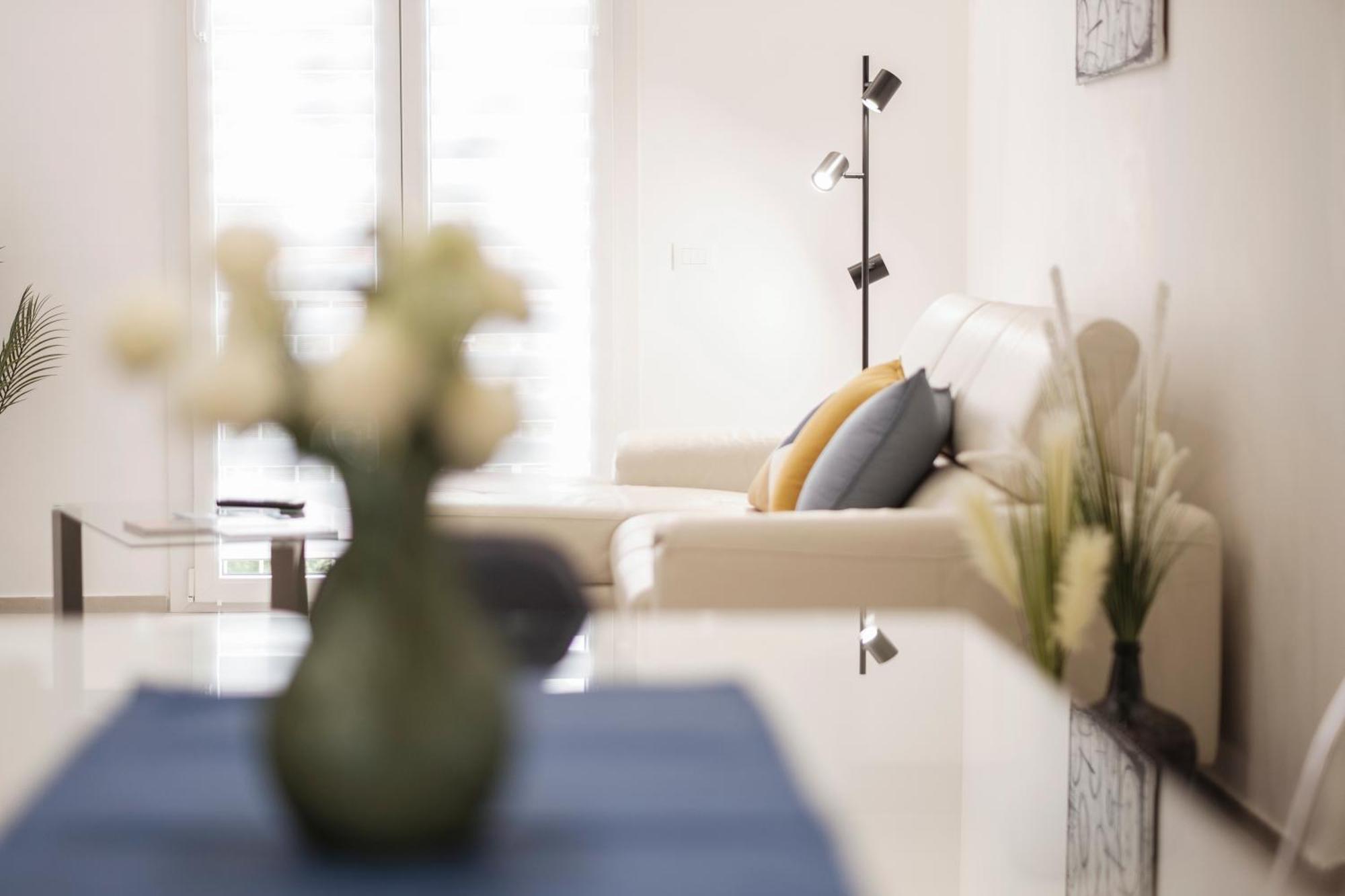 Pepoli Deluxe - Exclusive Apartment - Free Parking Trapani Luaran gambar