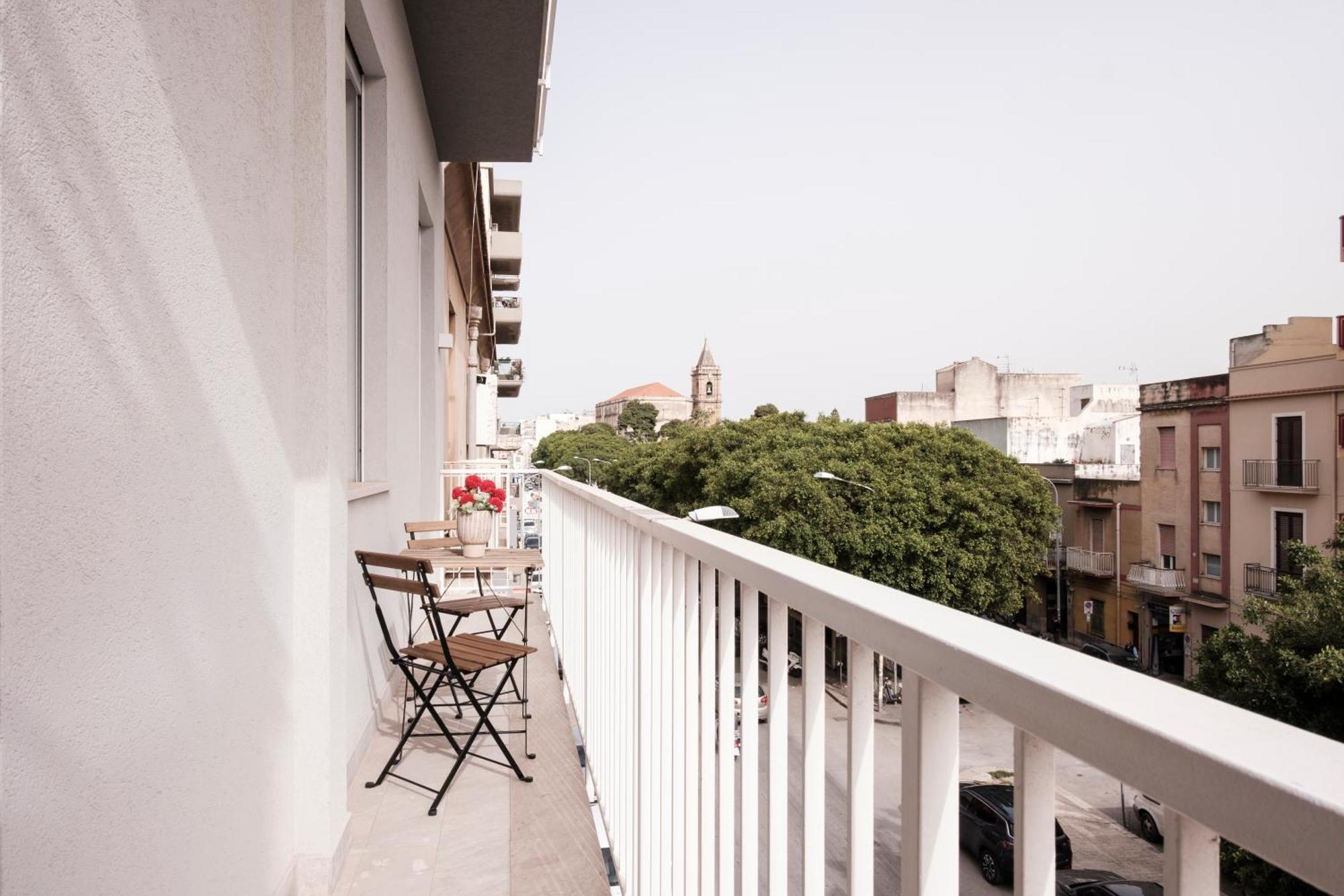 Pepoli Deluxe - Exclusive Apartment - Free Parking Trapani Luaran gambar