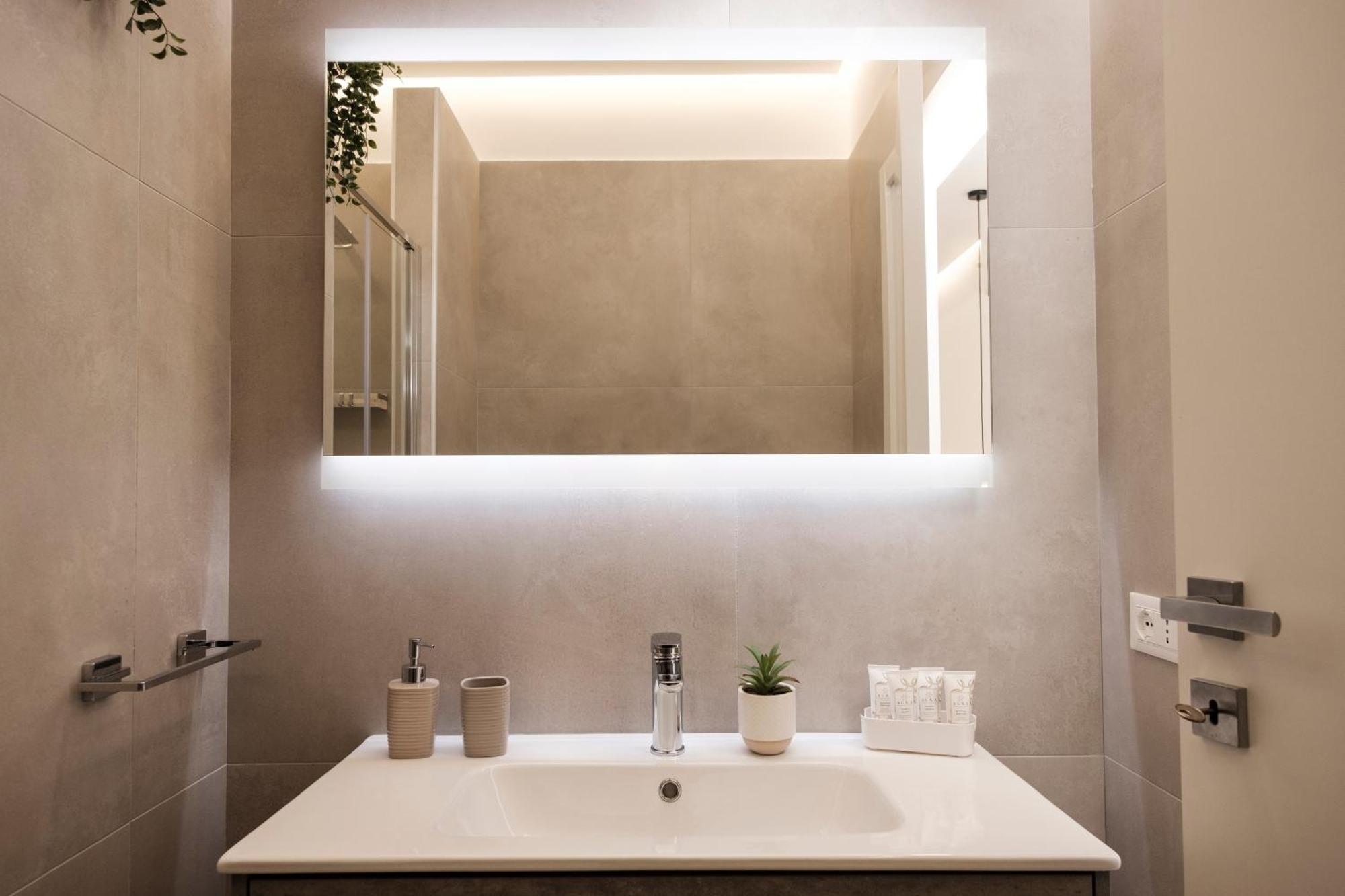 Pepoli Deluxe - Exclusive Apartment - Free Parking Trapani Luaran gambar
