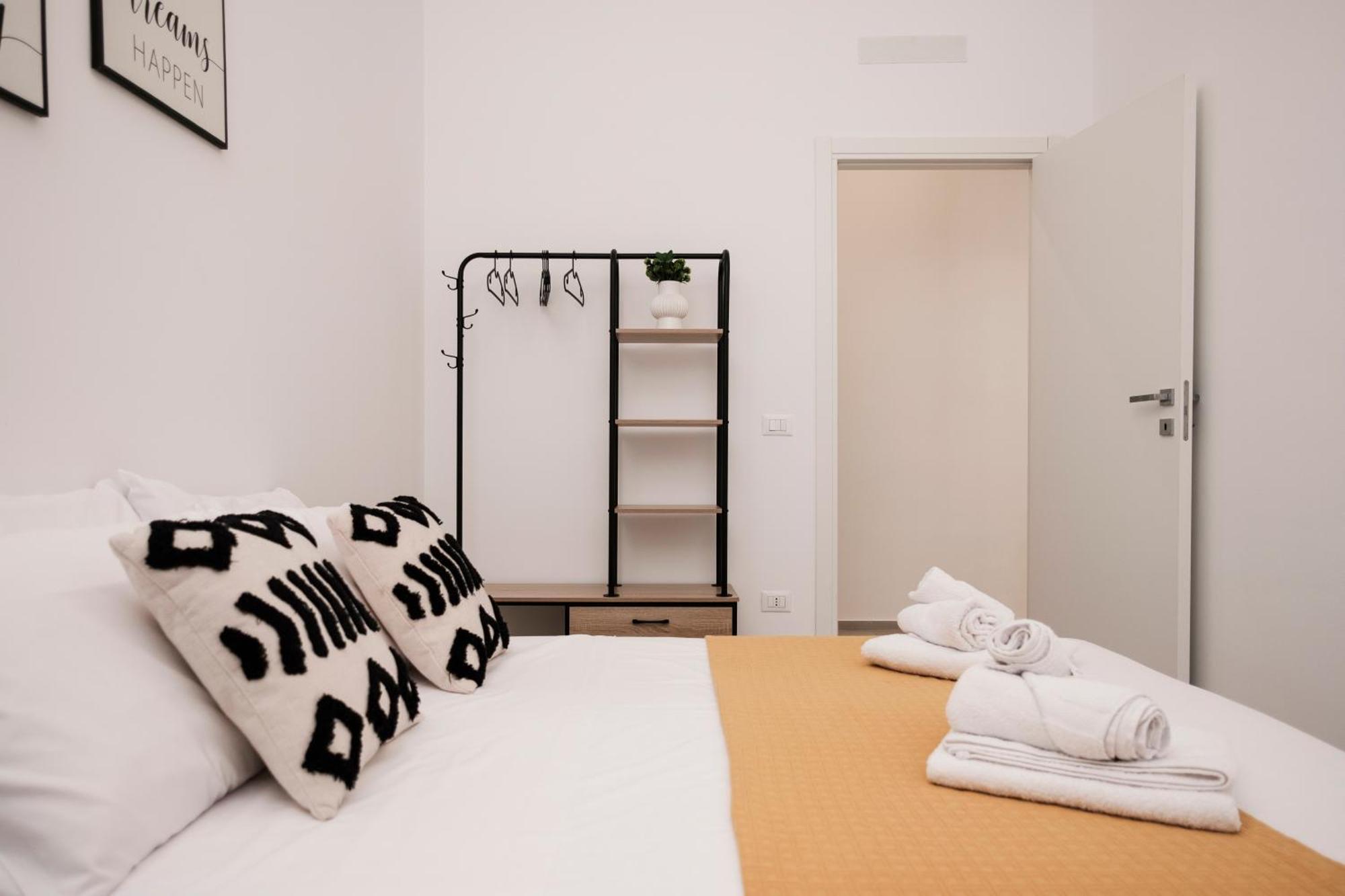 Pepoli Deluxe - Exclusive Apartment - Free Parking Trapani Luaran gambar