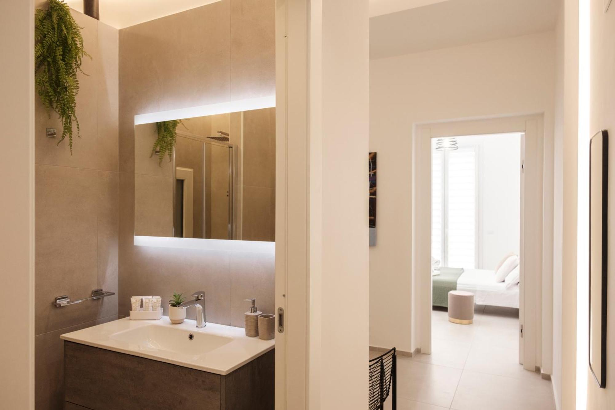 Pepoli Deluxe - Exclusive Apartment - Free Parking Trapani Luaran gambar
